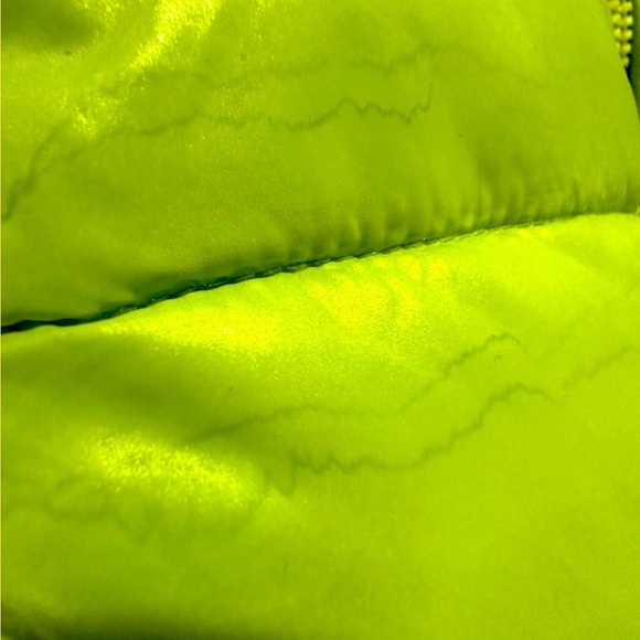 🧥🎿 GUESS Neon Green‎ Quilted Puffer Jacket | Sz M | Hooded Ski Snowboard USA - Picture 10 of 10